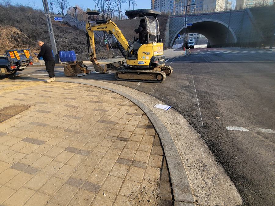 굴착기를 활용한 기초 작업
