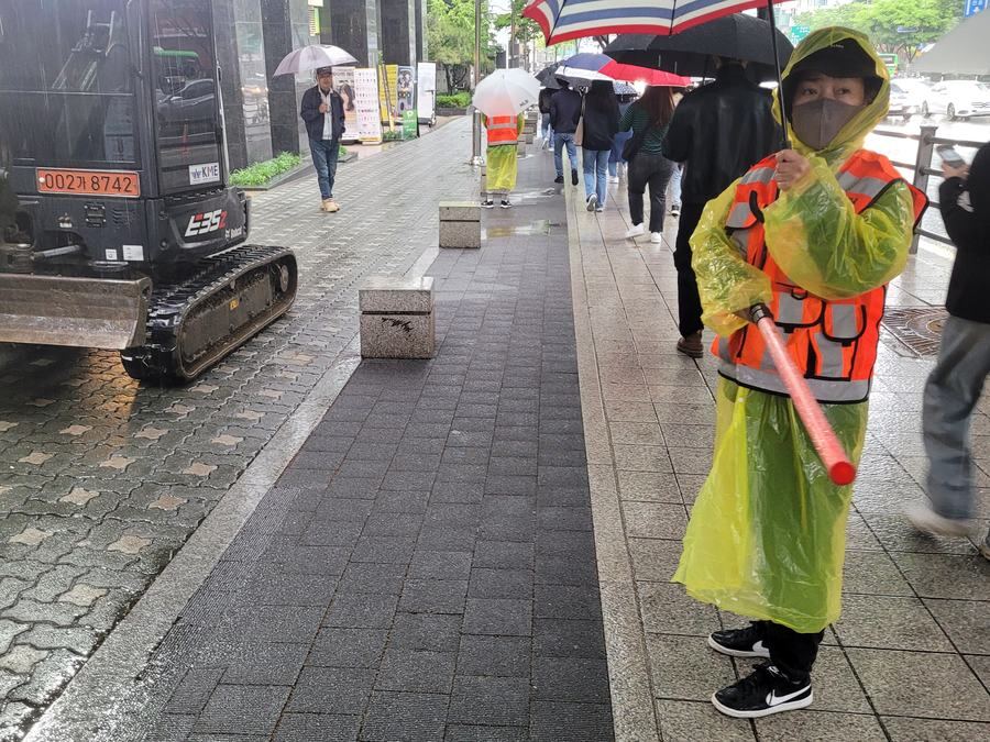 노후 블록 전면 교체 사례에서 철거 후 새 블록으로 마감을 마친 구간 전경